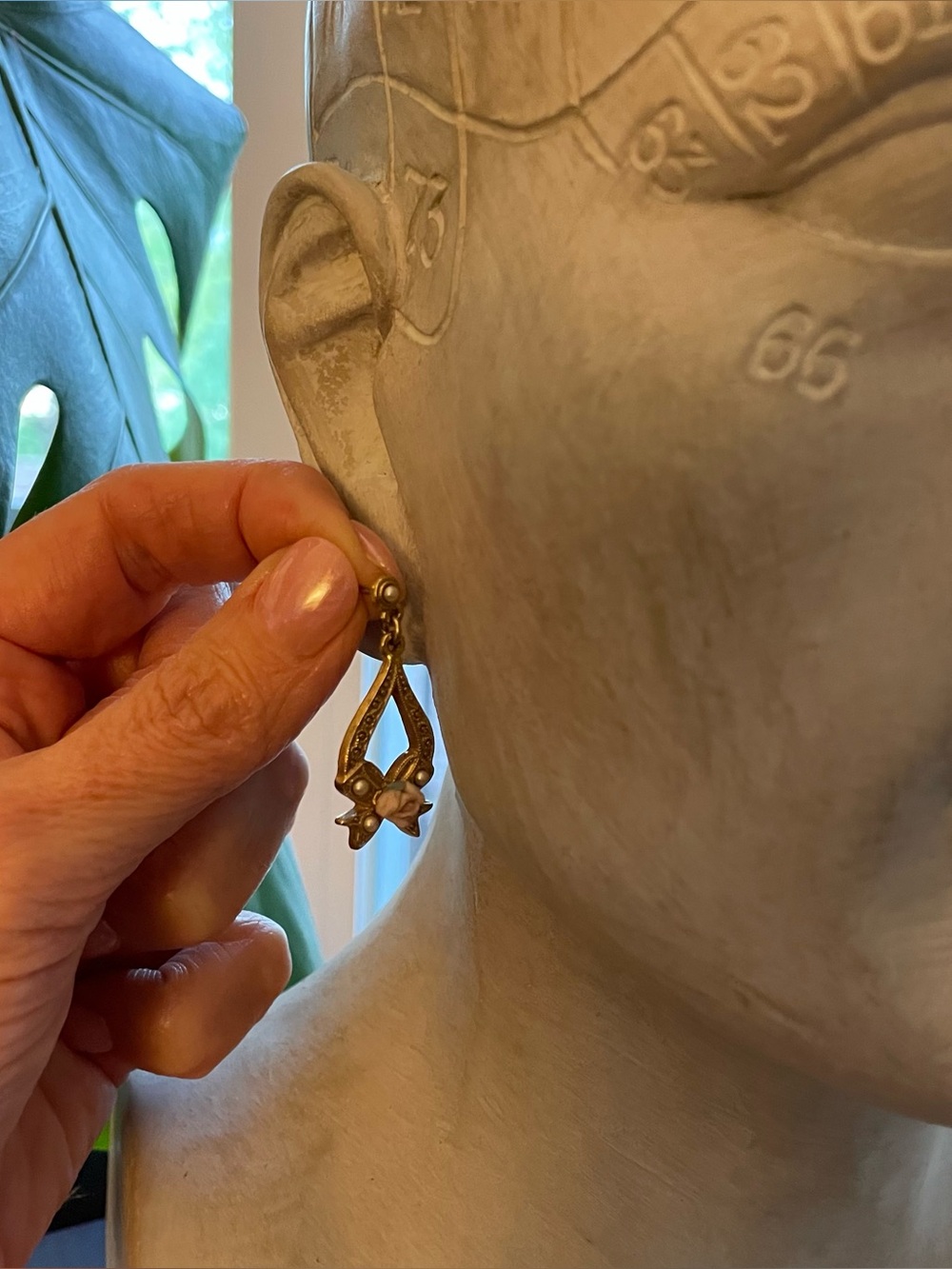 1928 Brand Vintage 80s Dangle Earrings with Faux Seed Pearls and Porcelain Roses - Picture 7 of 7